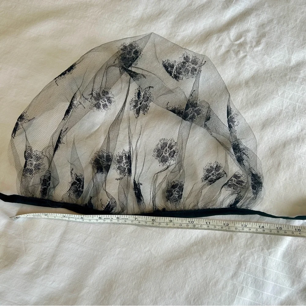 Vintage Spanish Black Lace Chapel Veil / Mantilla Head Covering - Picture 15 of 15